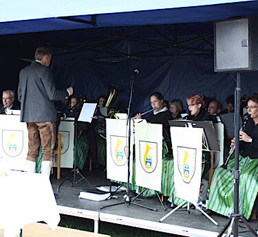 Bahnhofsfest 2024 Foto 2 Eröffnung Puchheimer Blasorchester